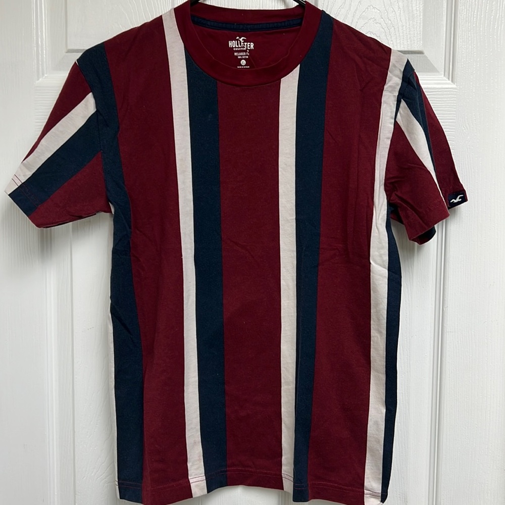 Hollister California relaxed fit 100% cotton men tee maroon blue white size XS